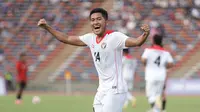 Selebrasi pemain Timnas Indonesia U-22, Muhammad Fajar Fathur Rachman, setelah mencetak gol ke gawang Timor Leste pada pertandingan ketiga Grup A SEA Games 2023 yang berlangsung di Olympic Stadium, Phnom Penh, Kamboja, Minggu (7/5/2023). (Bola.com/Abdul Aziz)