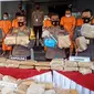 Jelang Idul Adha, Ditresnarkoba Polda Banten mengamankan 159 kilogram ganja kering asal Aceh, yang rencananya bakal diedarkan di Jakarta dan Jawa Barat. (Liputan6.com/ Yandhi Deslatama)
