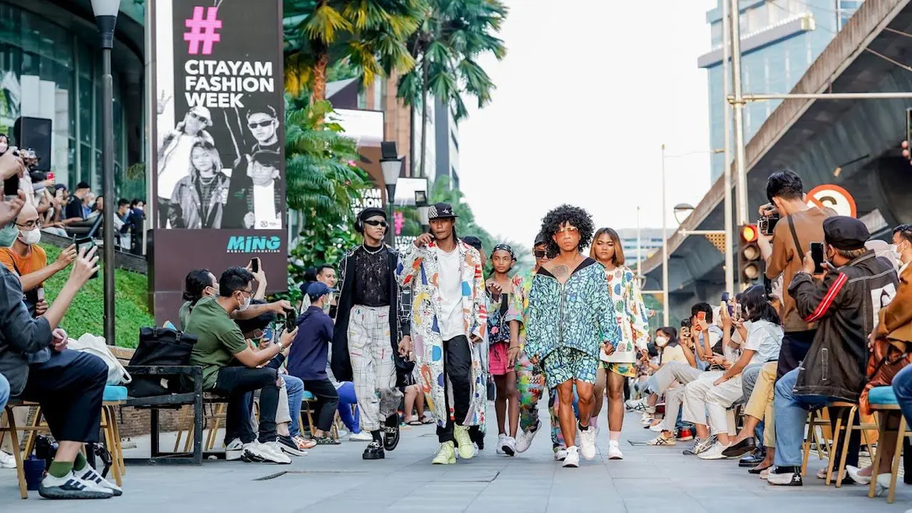 Melihat Aksi Bonge dan Geng Citayam Fashion Week Melenggang di Runway Sesungguhnya