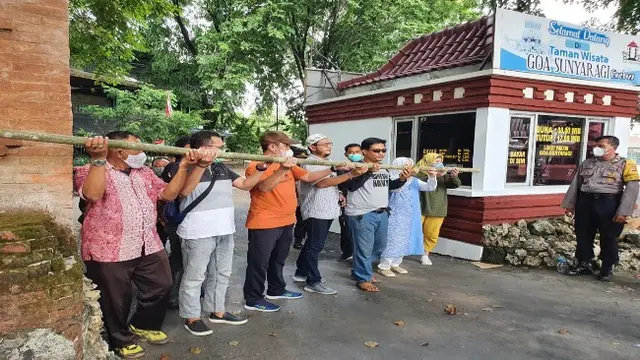 Pengelola Objek Wisata Situs Gua Sunyaragi Cirebon Diganti