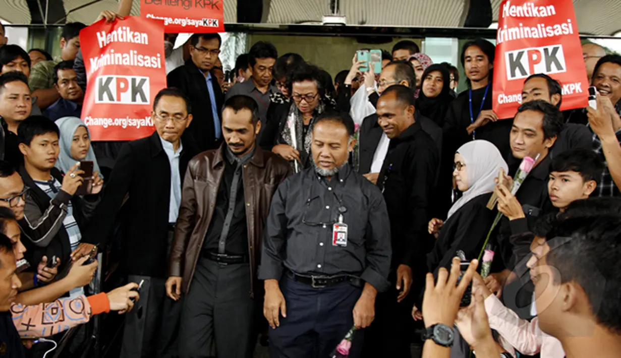 Abraham Samad dan Bambang Widjojanto di Gedung KPK (Liputan6.com/Faisal R Syam)