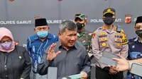 Bupat Garut Rudy Gunawan bakal mengintruksikan TNI-Polri dan Satpol PP menindak tegas warga yang sengaja menggunakan knalpot bising saat pelaksaan sahur on the road. (Liputan6.com/Jayadi Supriadin)
