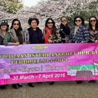 Dituding genit lantaran plesiran ke Jepang, istri Fadli Zon mengaku tidak bermewah-mewah. Dia juga mengatakan tak dapat bantuan dari KBRI.