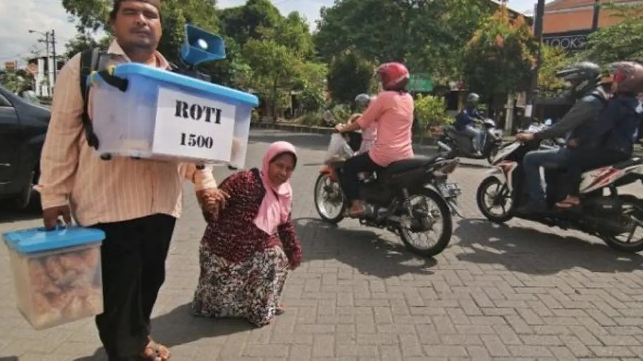 Meski Fisik Tak Sempurna, Suami Isteri Ini Semangat Jualan Roti