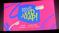 IdeaFest 2023 berfokus pada pemberdayaan pemimpin untuk melakukan langkah berani menuju kesuksesan. Tema "Lead The Leap" menekankan pentingnya mempersiapkan individu dengan keterampilan dan pola pikir untuk mengatasi tantangan dan memanfaatkan peluang. (dok. Liputan6.com/Farel Gerald)