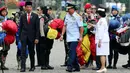 Presiden Jokowi bersama Panglima TNI Marsekal Hadi Tjahjanto menghadiri apel bersama Wanita TNI, Polwan dan segenap wanita komponen bangsa di Silang Monas, Jakarta, Rabu (25/4). Apel digelar guna memperingati Hari Kartini 2018. (Liputan6.com/Johan Tallo)