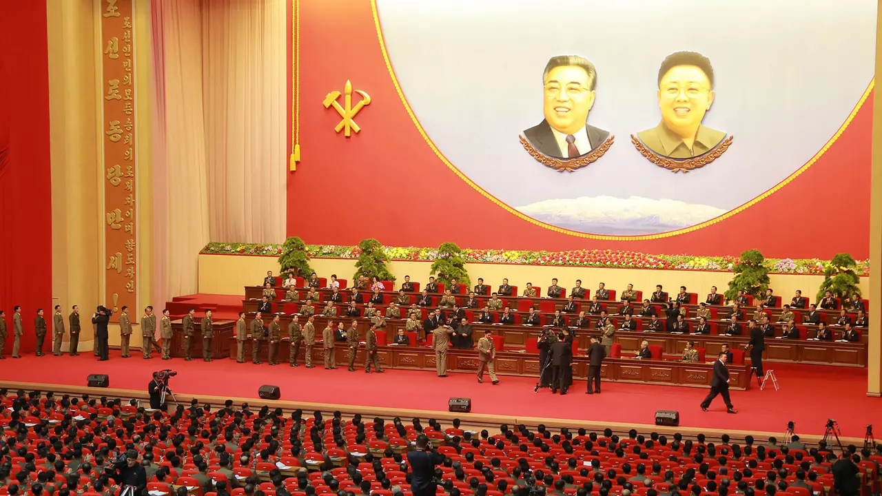 Sukses Luncurkan Rudal Balistik, Kim Jong-un Beri Penghargaan kepada Ilmuwan