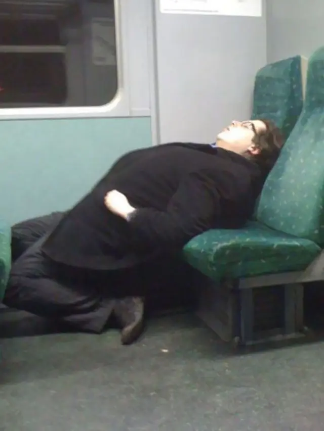 pose tidur kocak