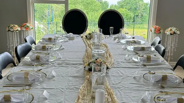 Kemesraan Pemain Timnas Indonesia Shayne Pattynama Bareng Tunangannya. (instagram/s.pattynama, instagram/x.m.m.8)