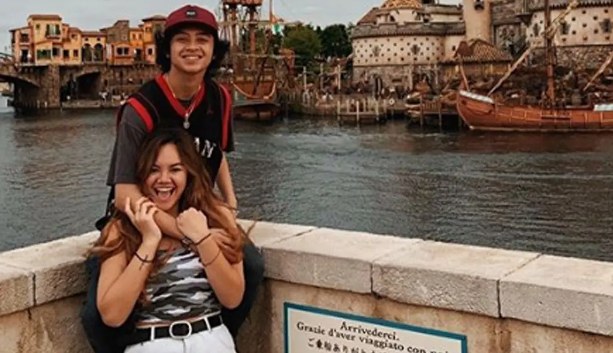 Bastian dan Shafa tidak melewatkan untuk mengunjungi Kota Urayusu. yang dimana di sana terdapat Tokyo DisneySea dan Tokyo Disneyland (Liputan6.com/IG/shafaharris)