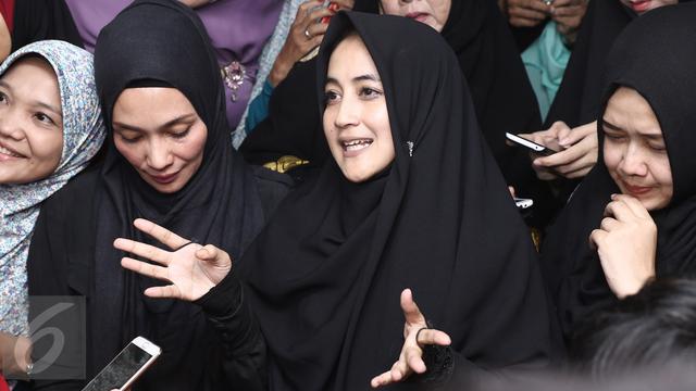 Tak Pakai Cadar Di Film Barunya Ini Alasan Umi Pipik News Entertainment Fimela Com