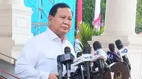 Menteri Pertahanan Prabowo Subianto menggelar keterangan pers usai menghadap Presiden Joko Widodo (Jokowi) di Istana Negara, Senin, 10 Juli 2023. (Muhammad Genantan Saputra/Merdeka.com)