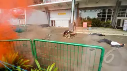 Suasana latihan gabungan pengamanan di Jakarta, Kamis (9/4/2015). Latihan gabungan bertujuan untuk melatih kesigapan  jelang KTT Asia-Afrika ke-60 di Jakarta dan Bandung. (Liputan6.com/Faizal Fanani)