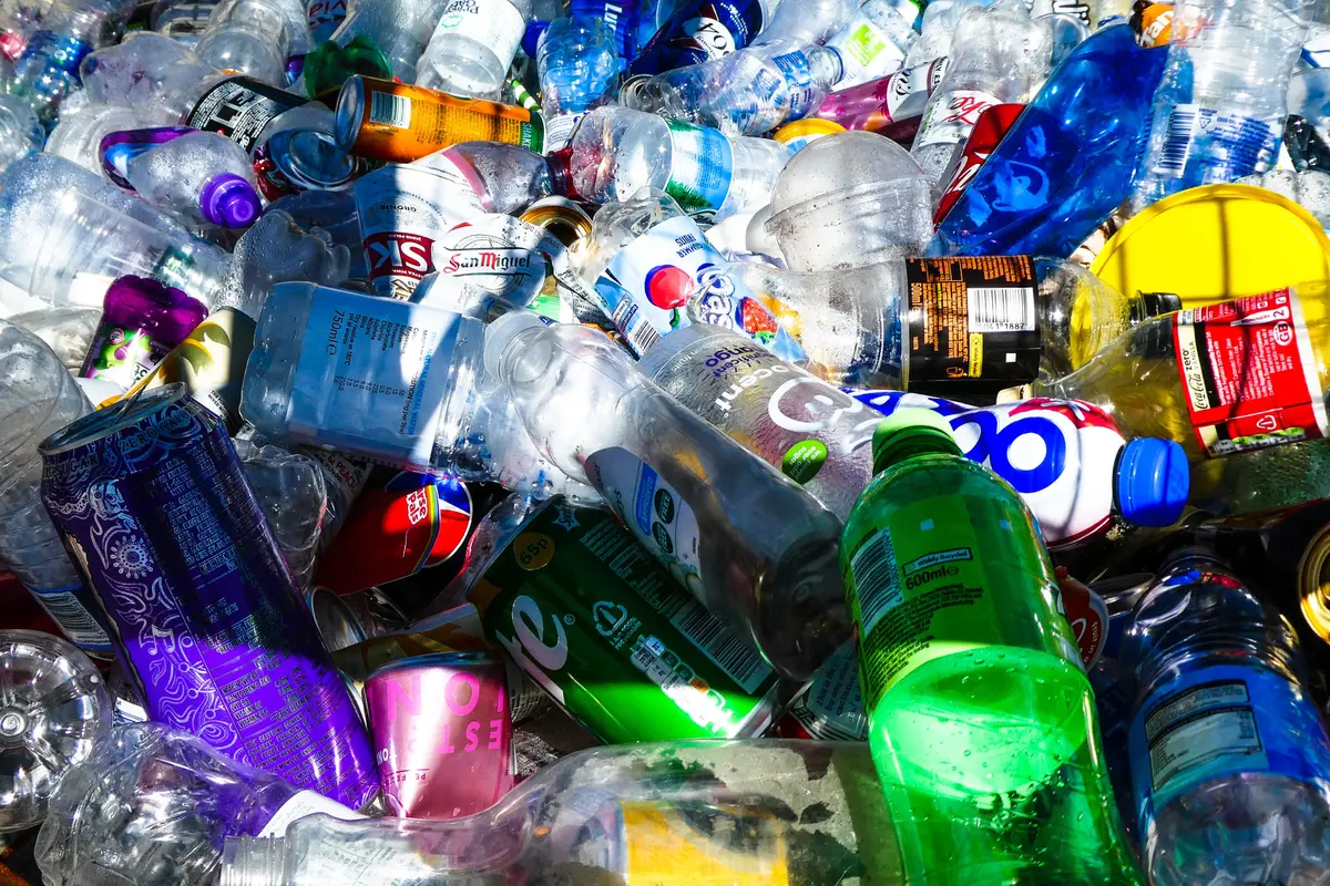 ilustrasi sampah plastik