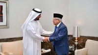Wapres Ma'ruf Amin bertemu Pimpinan Dubai Holding Syekh Ahmed bin Saeed Al Maktoum di Kantor Dubai Holding, Dubai, Persatuan Emirat Arab (PEA), Kamis (3/11/2022). (Merdeka.com)