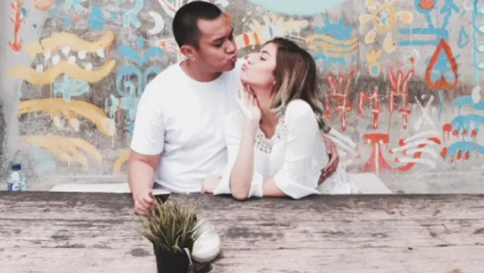 Oka Mahendra Putra dan Awkarin