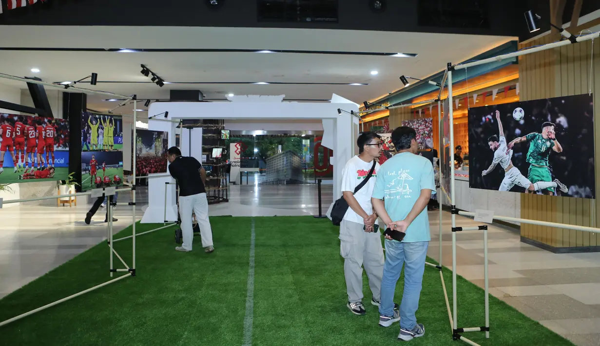 Forum wartawan peliput sepak bola Indonesia, PSSI Pers, bersama Pewarta Foto Indonesia (PFI) Jakarta menggelar sebuah pameran foto dan peluncuran buku bertajuk 90' & Beyond" di area publik Mal Sarinah, Jakarta, 24-29 Agustus 2025. (Dok. PSSI Pers/PFI Jakarta)