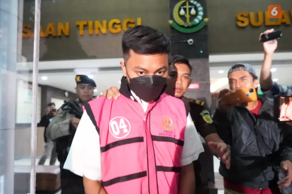 Kejati Sulsel menetapkan dua bos perusahaan dalam dugaan korupsi penjualan pasir laut di Kabupaten Takalar (Liputan6.com/Eka Hakim)