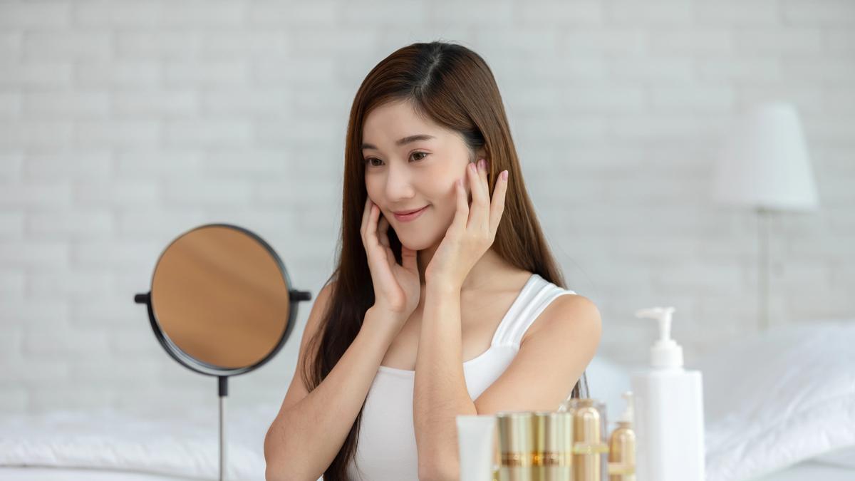 Plumpy Skin Jadi Standar Baru Kulit Sehat, Simak Cara Menjaga Hidrasi Kulit Sehari-hari