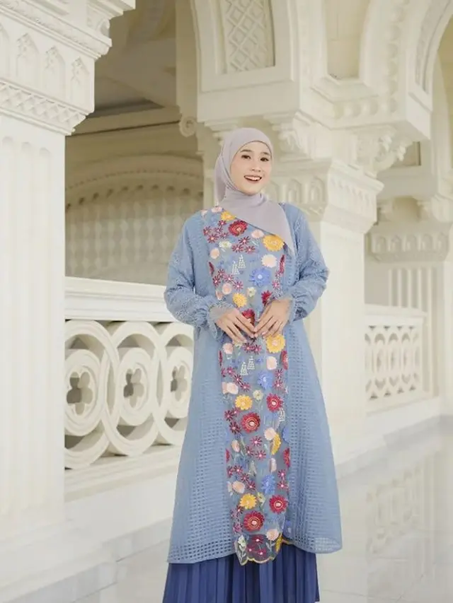 5 Rekomendasi Model Gamis Brokat Kombinasi Polos untuk Lebaran 2024, Cantik dan Anggun