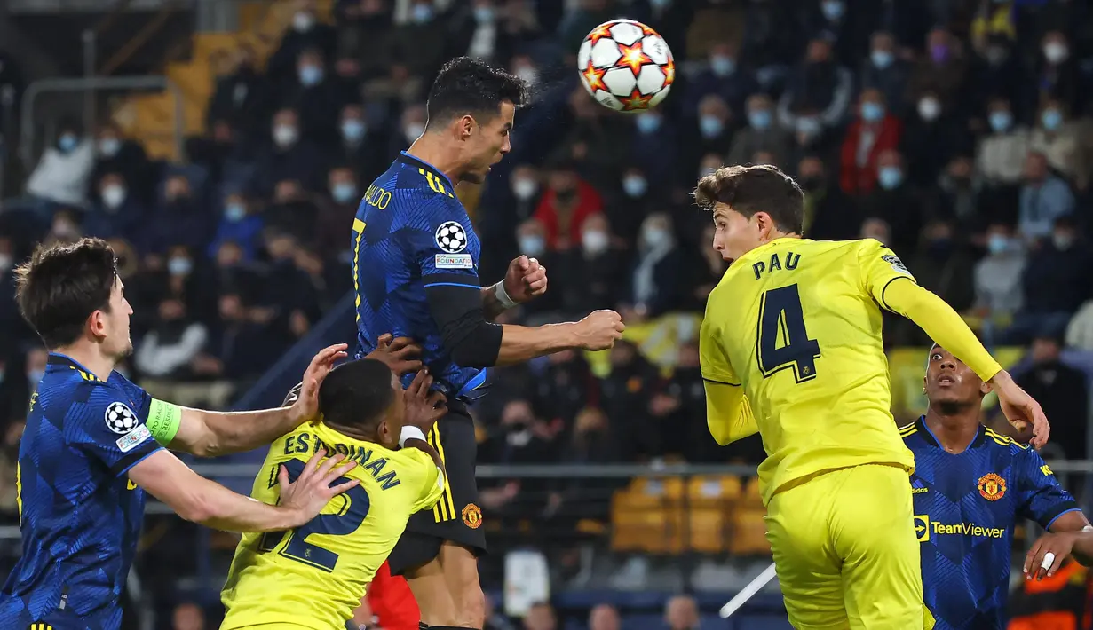 Masuk di laga babak kedua Manchester United mulai berusaha bangkit dan mengambil inisiatif untuk menyerang Villarreal. Setan Merah mulai menunjukkan ketajaman barisan lini serang mereka. (AFP/Jose Jordan)