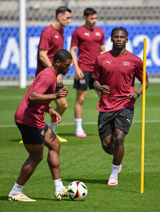 Timnas Swiss akan berhadapan dengan Skotlandia pada matchday 2 Grup A Euro 2024 di Cologne Stadium, Koln, Jerman, Kamis (20/6/2024), pukul 02.00 WIB. (Fabrice COFFRINI / AFP)