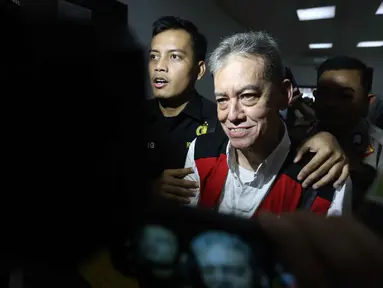 Musisi Fariz Roestam Moenaf alias Fariz RM usai mengikuti sidang pembacaan putusan di Pengadilan Negeri Jakarta Selatan, Kamis (11/9/2025). (Kapanlagi.com/Budy Santoso)
