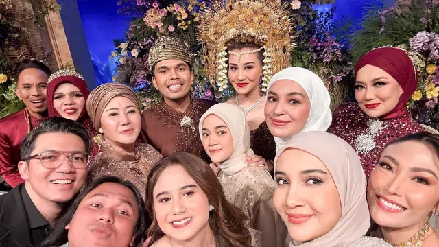 6 Potret Tamu Undangan di Resepsi Pernikahan Thariq dan Aaliyah, Dihadiri Pejabat