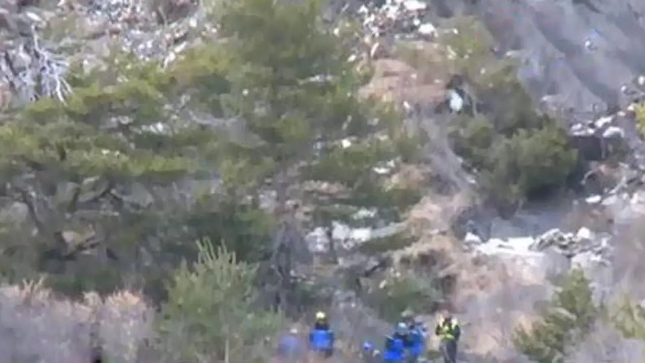 Ratusan Polisi dan Petugas Damkar Cari 150 Korban Germanwings