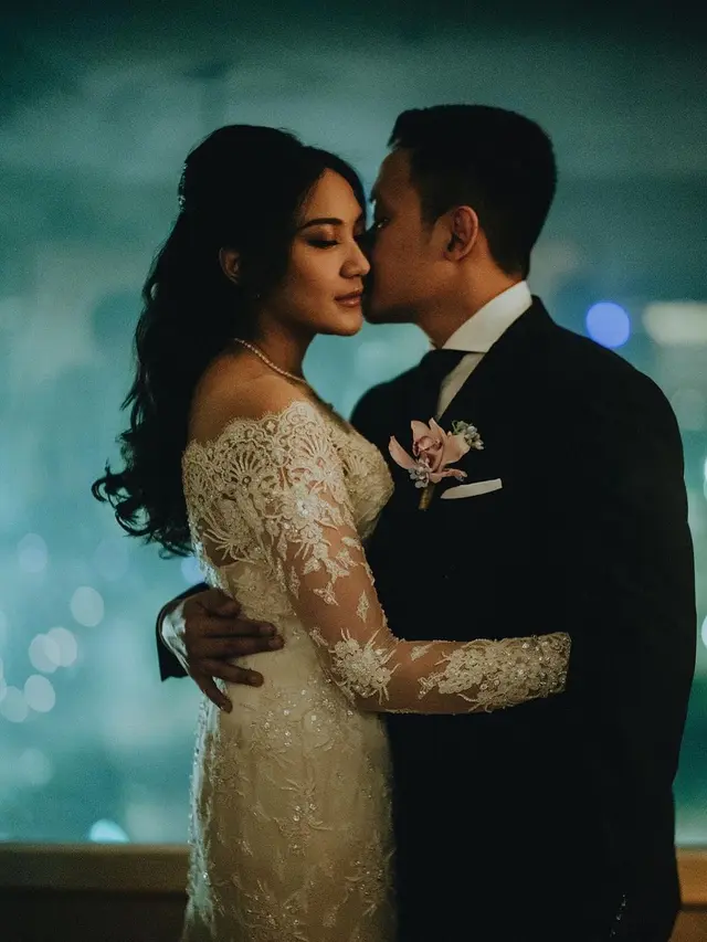 Gaun Pengantin Putri Tanjung