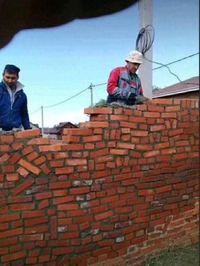 6 Hasil Kerja Kuli Bangunan Belum Gajian Ini Ngawur, Mandor Senyum Tipis