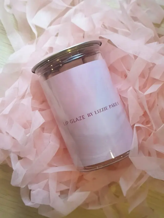 Bibir Sehat Berkilau dengan Tren Lip Glaze