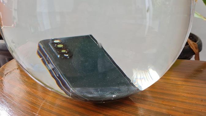 Penampakan Samsung Galaxy Z Fold3 ( Liputan6.com/Agustinus M. Damar)