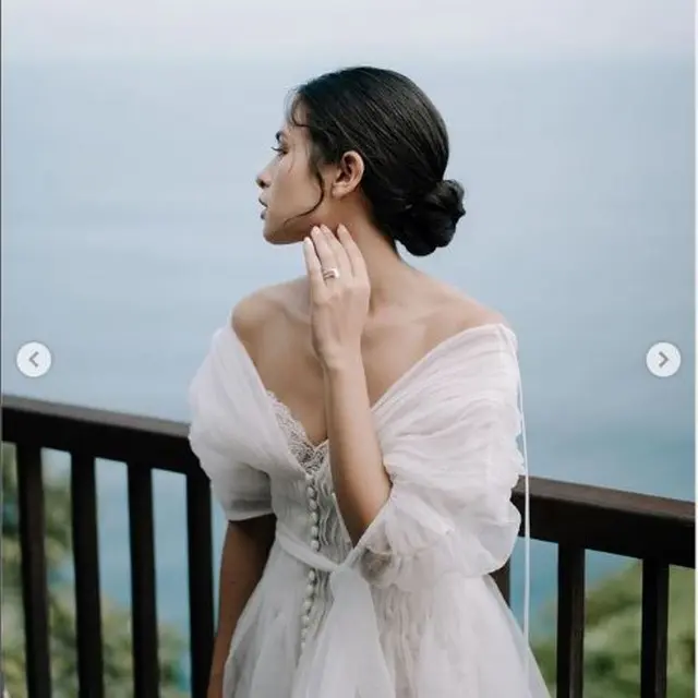 Gelar Resepsi di Bali, Maudy Ayunda Tampil Memukau dengan 2 Gaun Putih