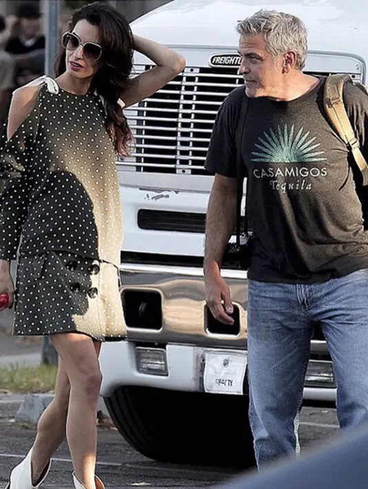 Di samping itu, nama Ella juga tidak kalah populer sejak tahun 2008. Keputusan yang sangat matang nampaknya ketika memberi nama kedua anaknya itu.  (Instagram/amalclooney)