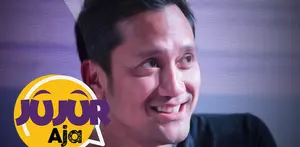 Tora Sudiro ternyata punya pengalaman yang tak enak saat beradegan ciuman dengan Aktor, Surya Saputra.