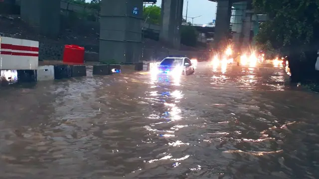 Banjir di Jalan DI Pandjaitan, Jakarta Timur