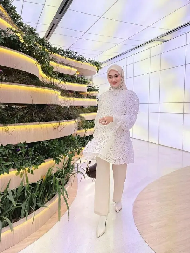 6 Inspirasi Hijab Outfit ala Indah Nada Puspita