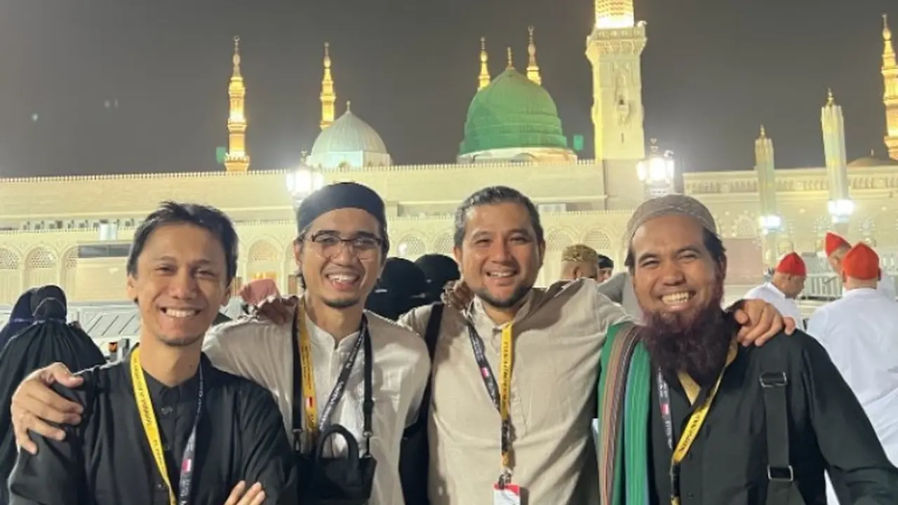 Personel Sheila On 7 Umrah Sekaligus Reuni , Impian Selama 18 Tahun Terwujud
