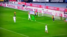 Inter Milan menang dengan skor telak atas tuan rumah Hellas Verona 3-0 dalam lanjutan Serie A, Minggu (12/4/2015).