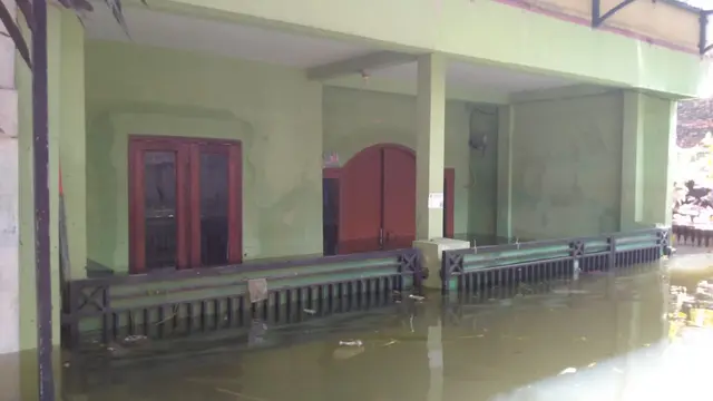 Perumahan di Tangerang Masih Terendam Banjir