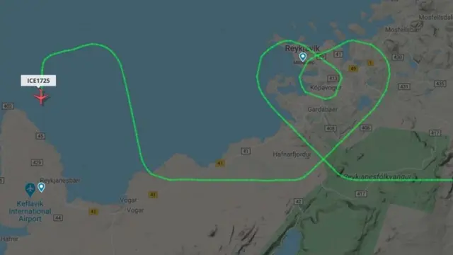 Apresiasi Tenaga Medis Lawan Corona, Pilot Ini Bikin Simbol Hati di Langit