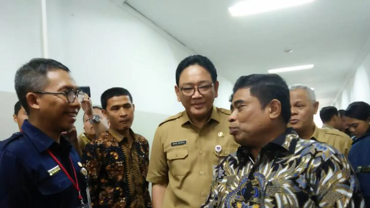 Plt Gubernur DKI Tinjau UNBK di SMAN 3 Jakarta