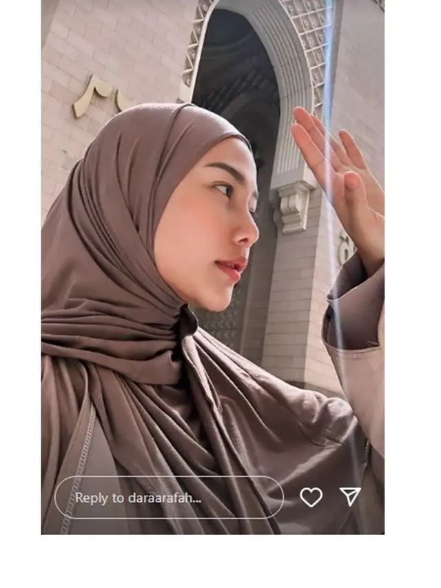 6 Potret Dara Arafah Jalani Umroh di Bulan Ramadhan, Terasa Istimewa