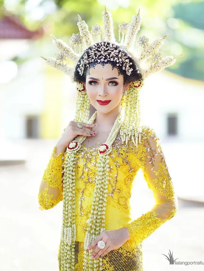 Bella Bonita dalam kebaya pengantin (Instagram/bellabonita_r.a)