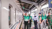Bupati Jember Hendy Siswanto memberangkatkan peserta Tajamtra 2022 dengan menggunakan transportasi kereta api di Stasiun Jember (Istimewa)