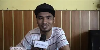 Jarang muncul di televisi, bukan berarti sedang berhenti berkarya. Menurut JFlow, ia muncul di media, hanya membicarakan karyanya saja, bukan sensasi dari kehidupan pribadinya.