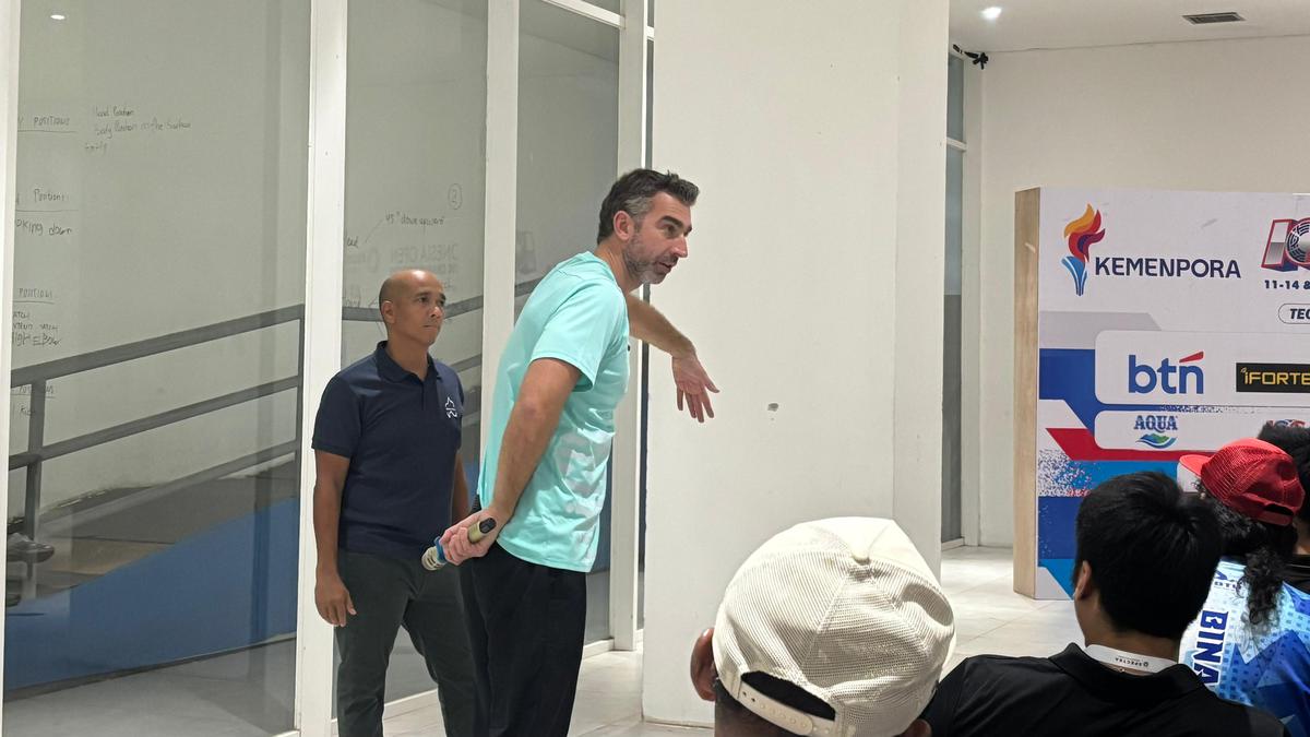 Beri Workshop di IOAC 2025, Pelatih Renang Dunia James Gibson Angkat Topi untuk PB Akuatik dan NOC Indonesia