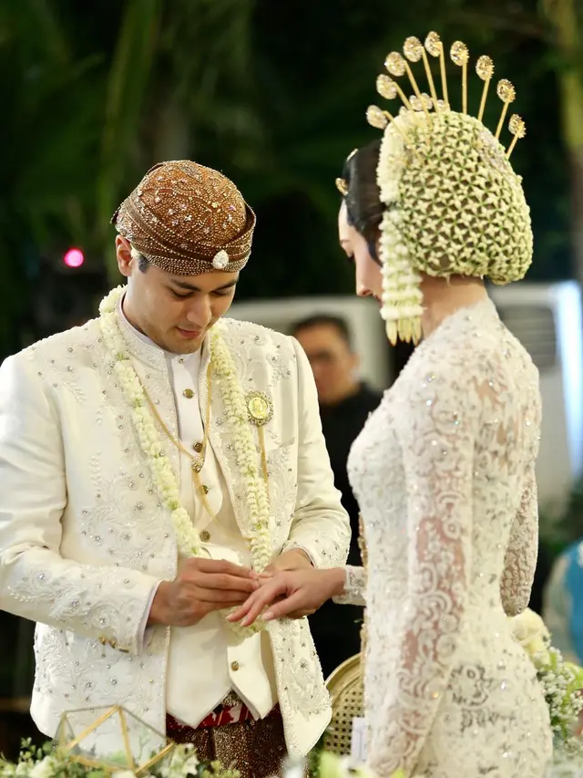 6 Potret Lawas Pernikahan Panji Trihatmodjo dan Varsha Strauss, Curi Perhatian
