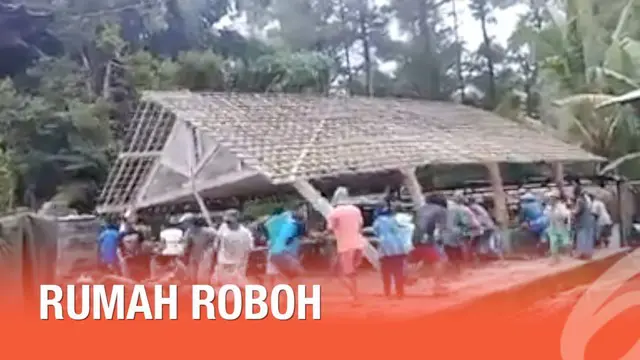 VIDEO: Rekaman Rumah Roboh saat Dipindahkan Warga